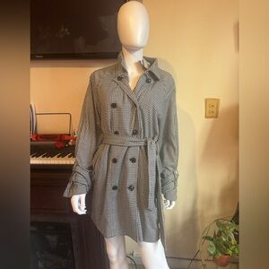 Women’s MINK PINK Collection trench coat… Size Medium NWT -